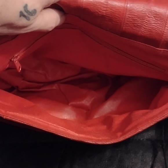 Elegant Red Leather Women\'s Bag